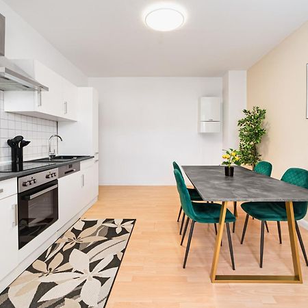 Smart Home - Essen - Perfect For 5 Guests! Central - Balcony - Netflix - Free Parking Zone Buitenkant foto