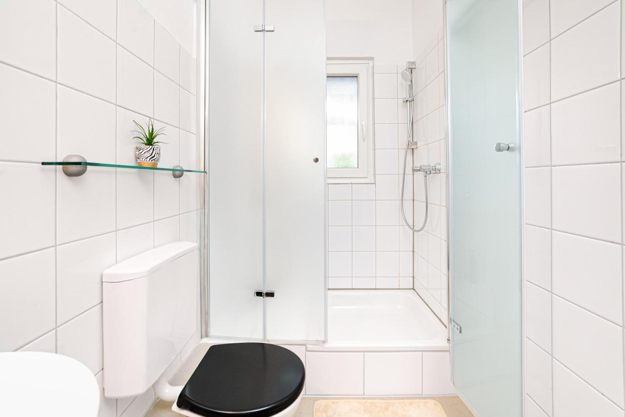 Smart Home - Essen - Perfect For 5 Guests! Central - Balcony - Netflix - Free Parking Zone Buitenkant foto