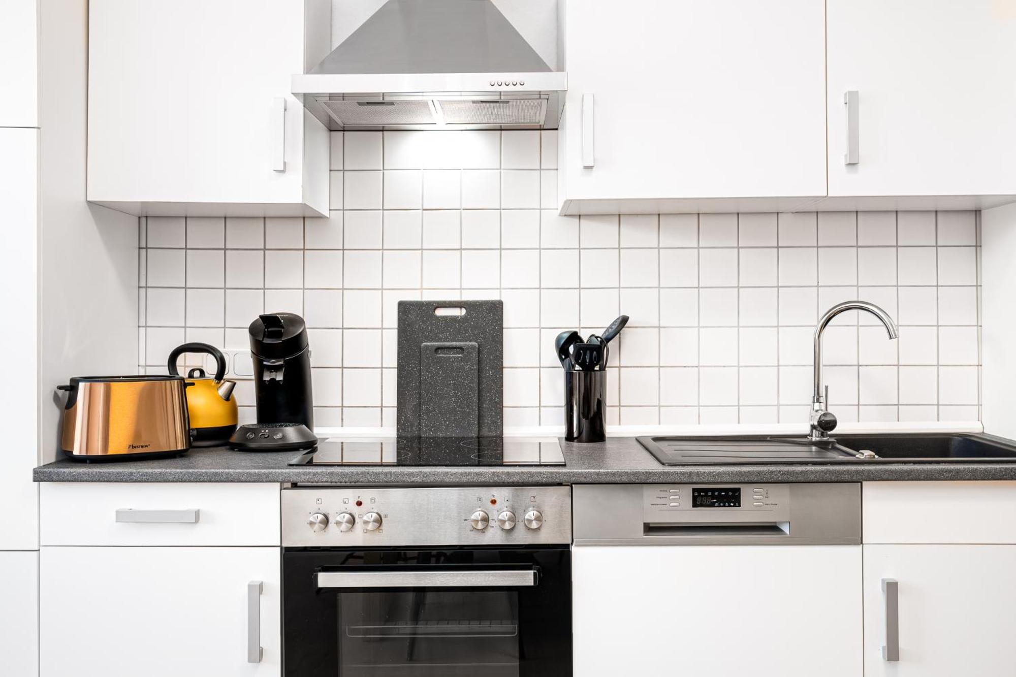 Smart Home - Essen - Perfect For 5 Guests! Central - Balcony - Netflix - Free Parking Zone Buitenkant foto